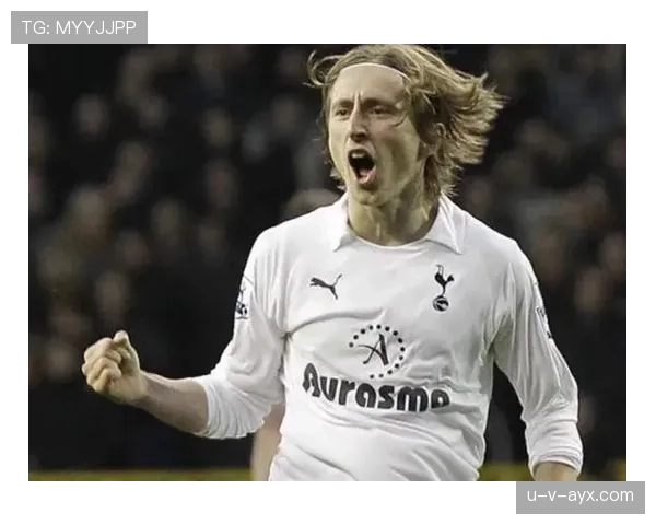 莫德里奇从8号位到自由中场的战术角色演变分析