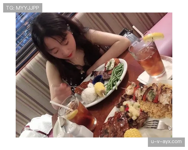 约书亚赛前吃牛排配香槟，训练营开在私人海岛？